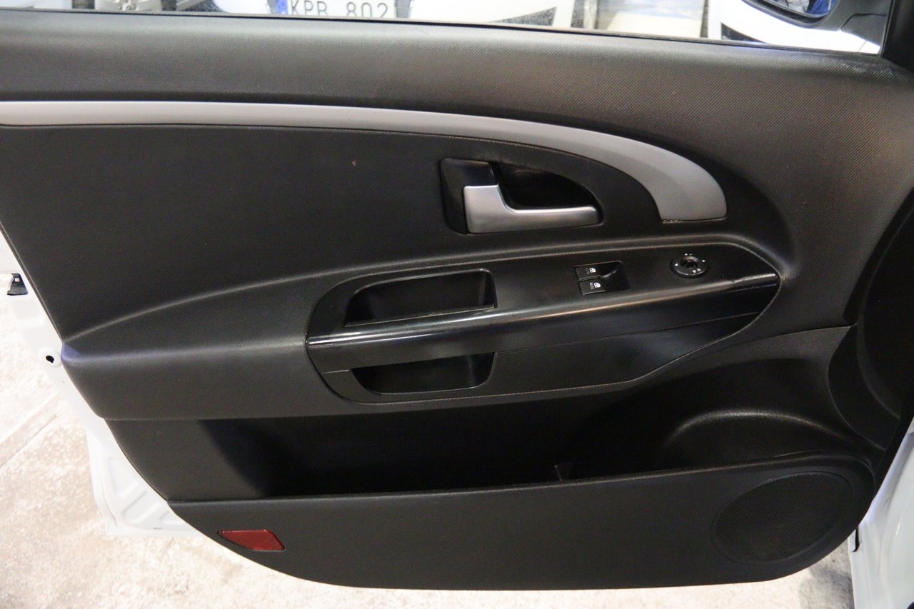 Kia Ceed 2011, kuva 7/10