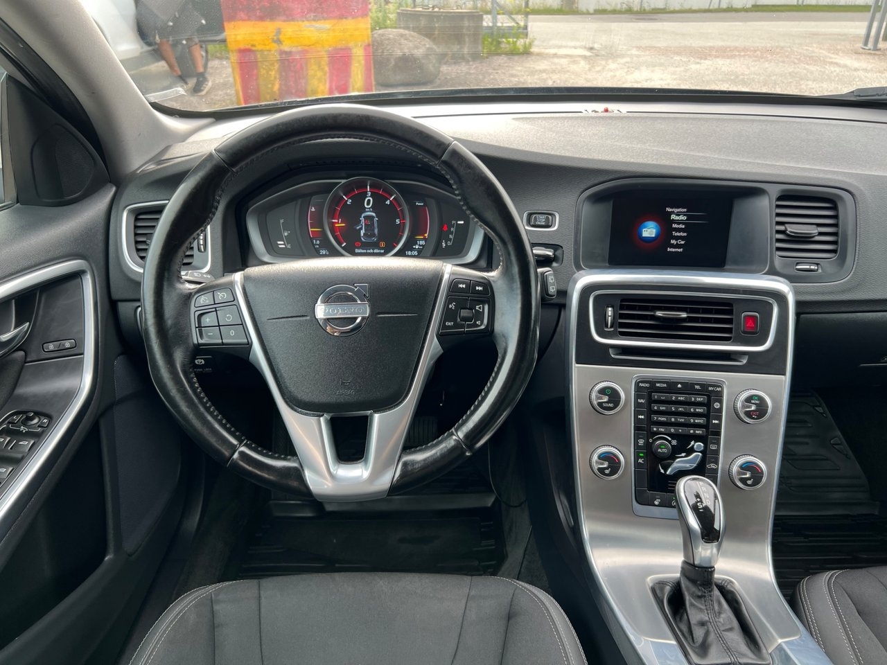 Volvo V60 2015, photo 6/10