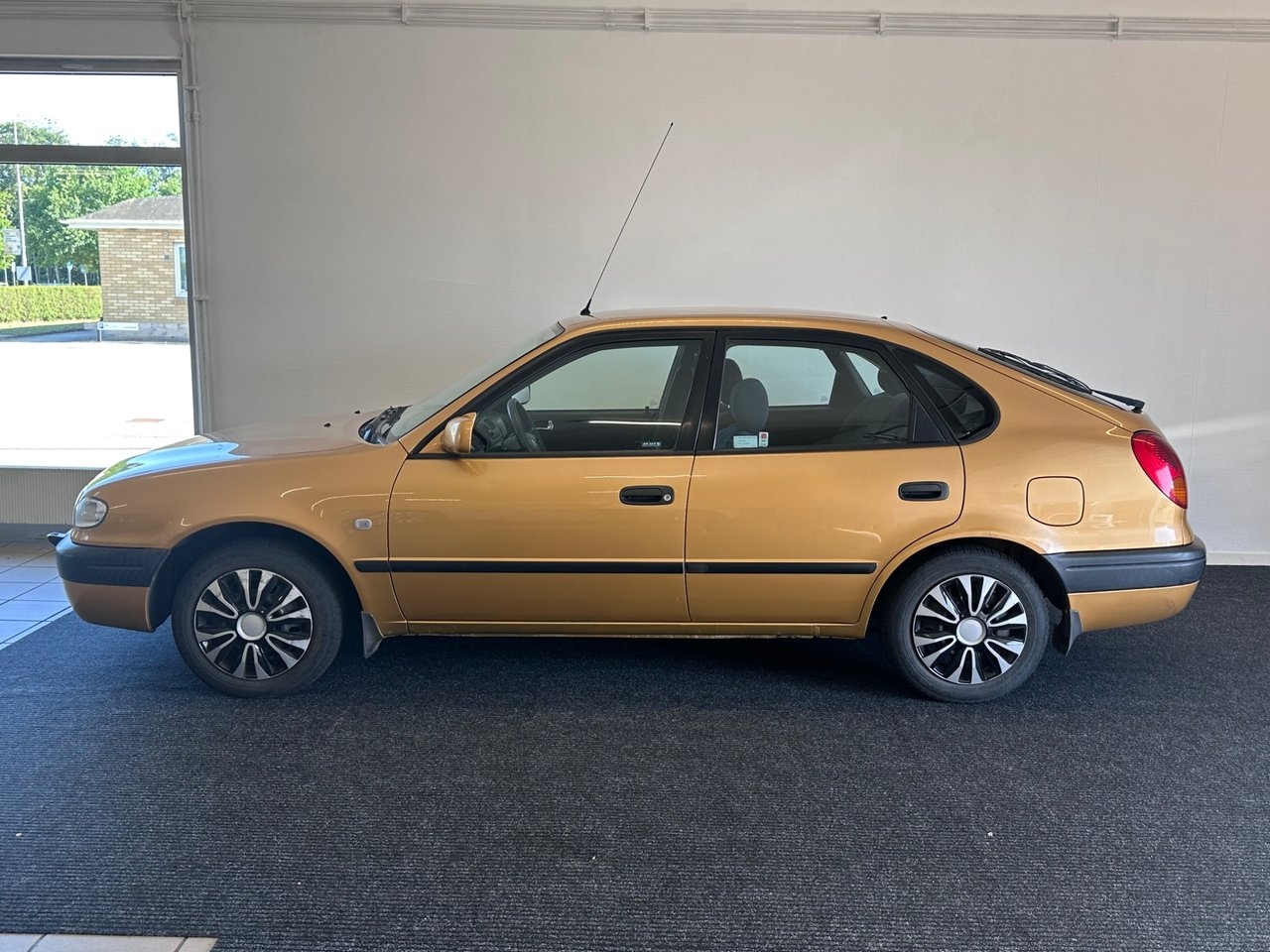 Toyota Corolla Liftback 1.4 VVT-i 97hk 2000, bild 7/17