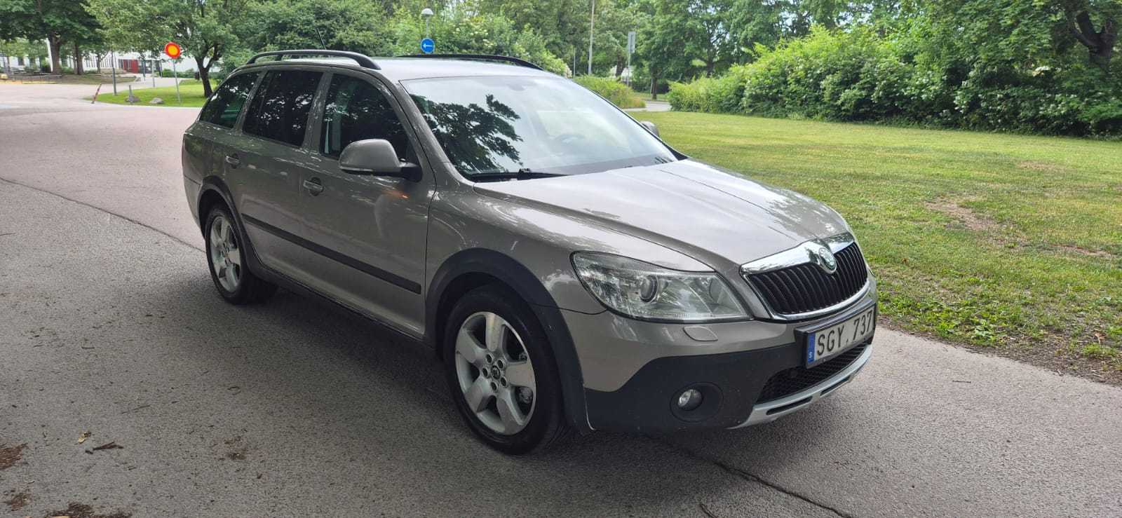 Skoda Octavia 2012, bild 2/7