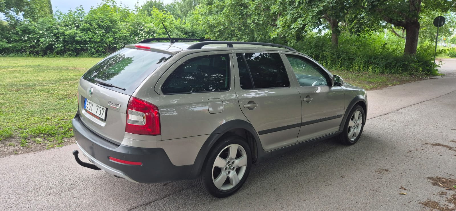 Skoda Octavia 2012, bild 6/7