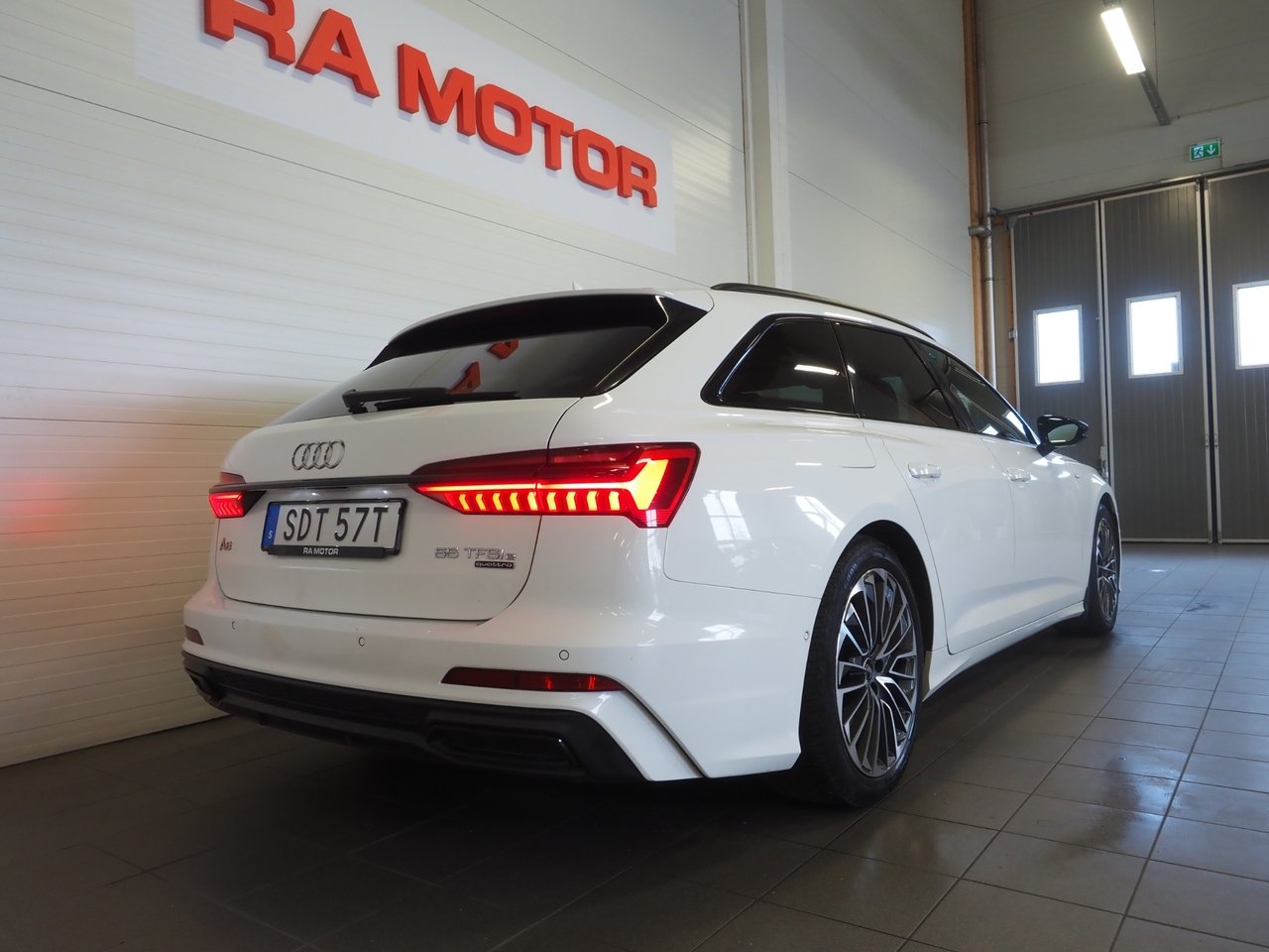 Audi A6 2021, photo 6/25