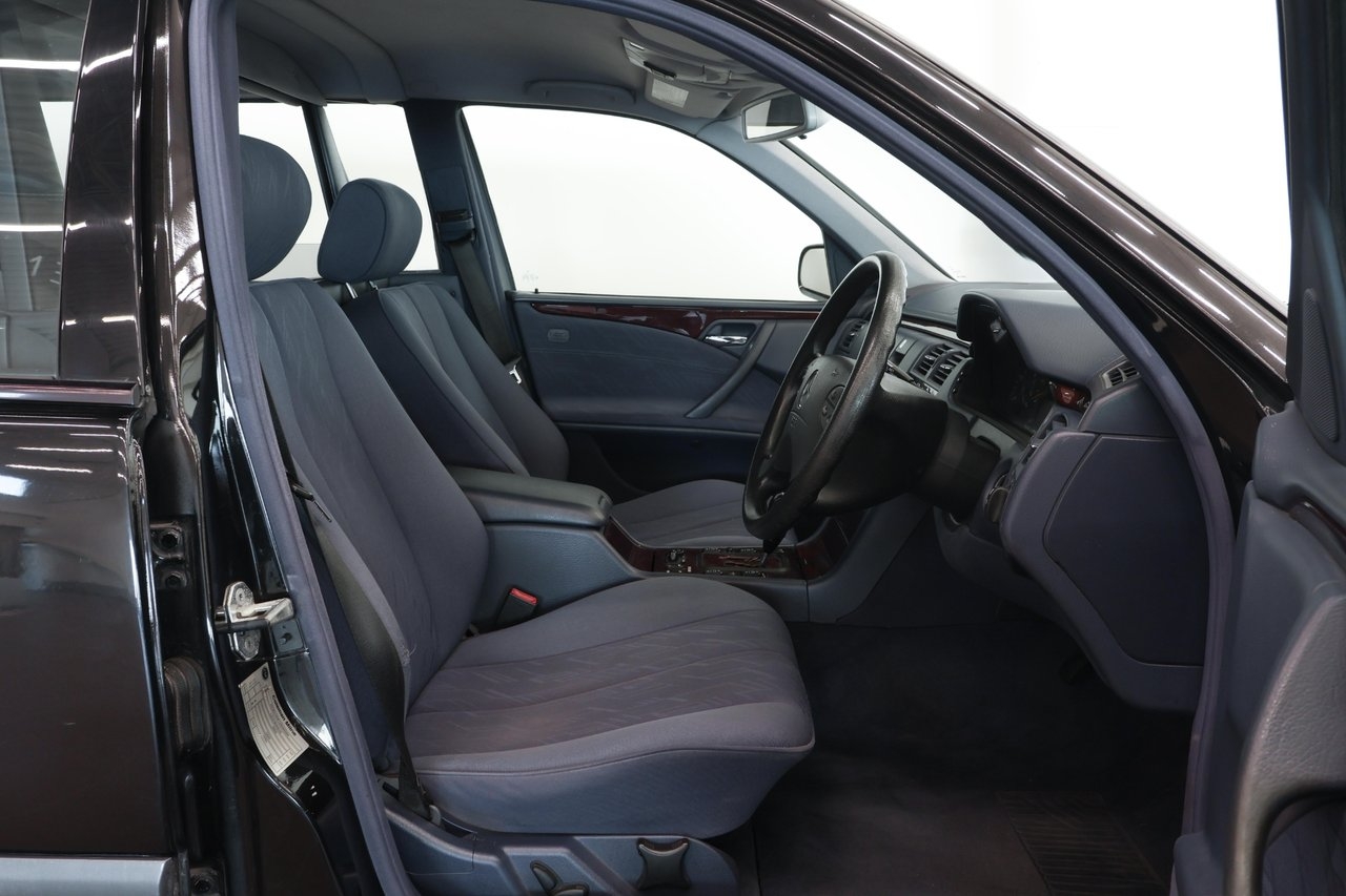 Mercedes-Benz E 240 Limousine 2000, bild 5/16