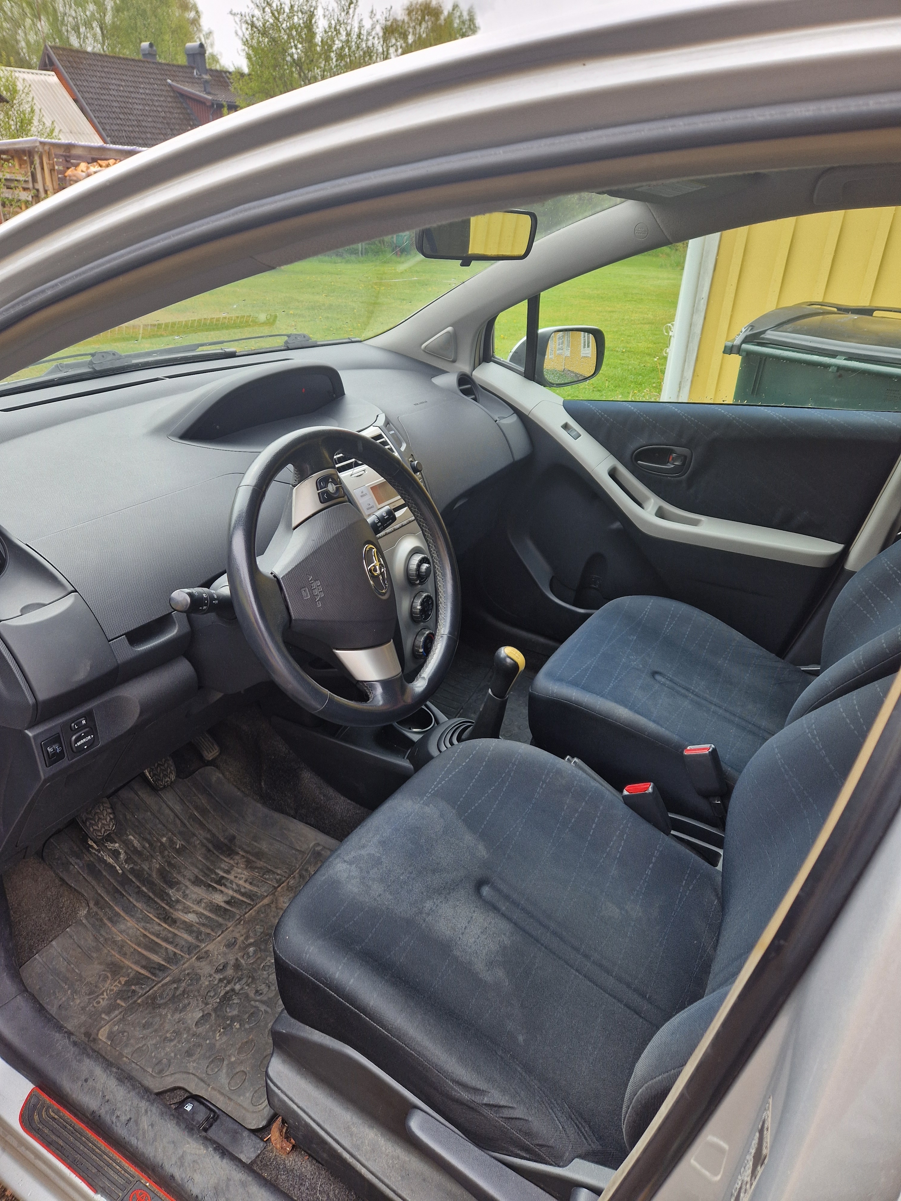 Toyota Yaris 5-dörrar 1.0 VVT-i Manuell 2007, bild 6/9