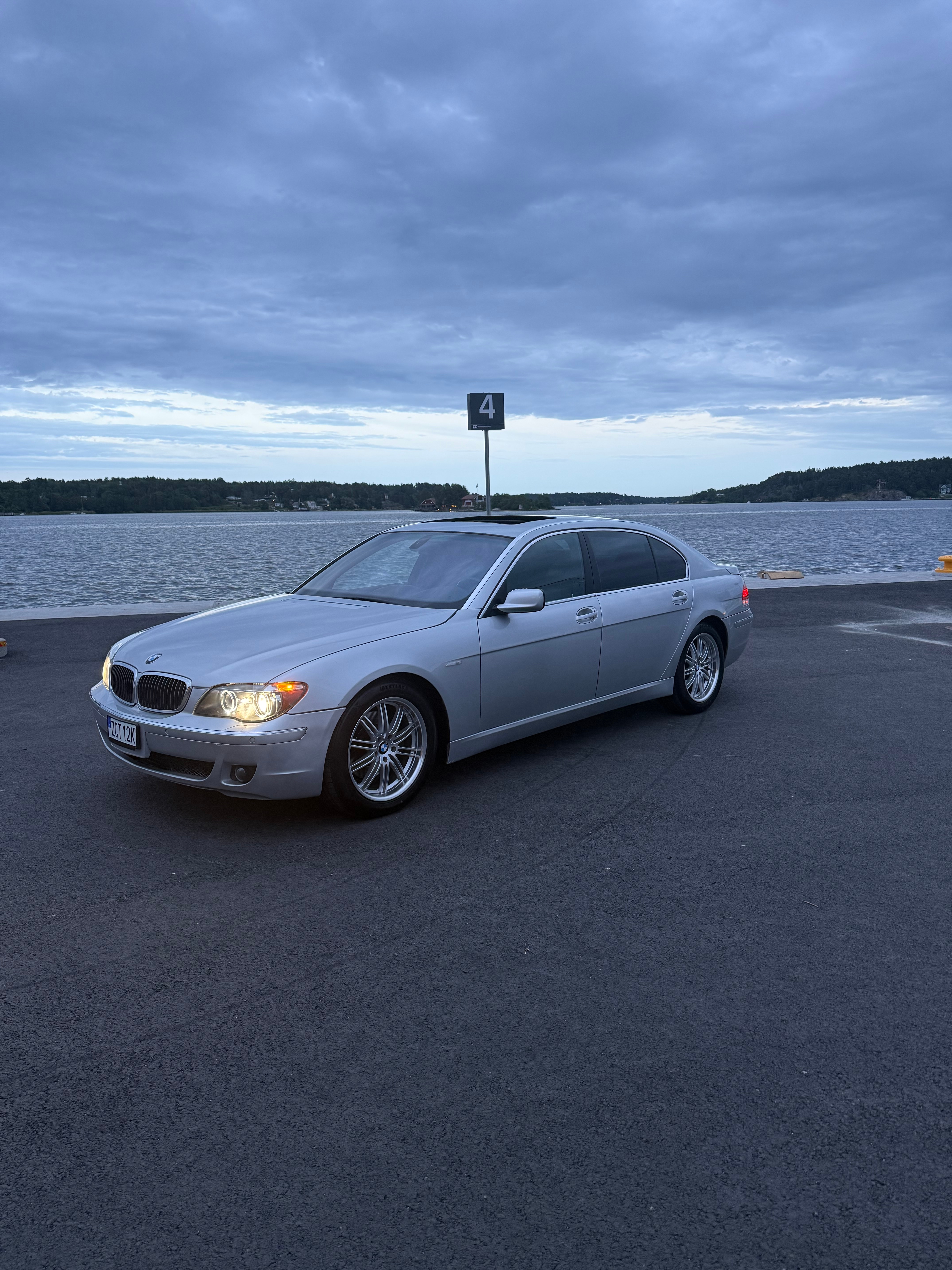 BMW 750