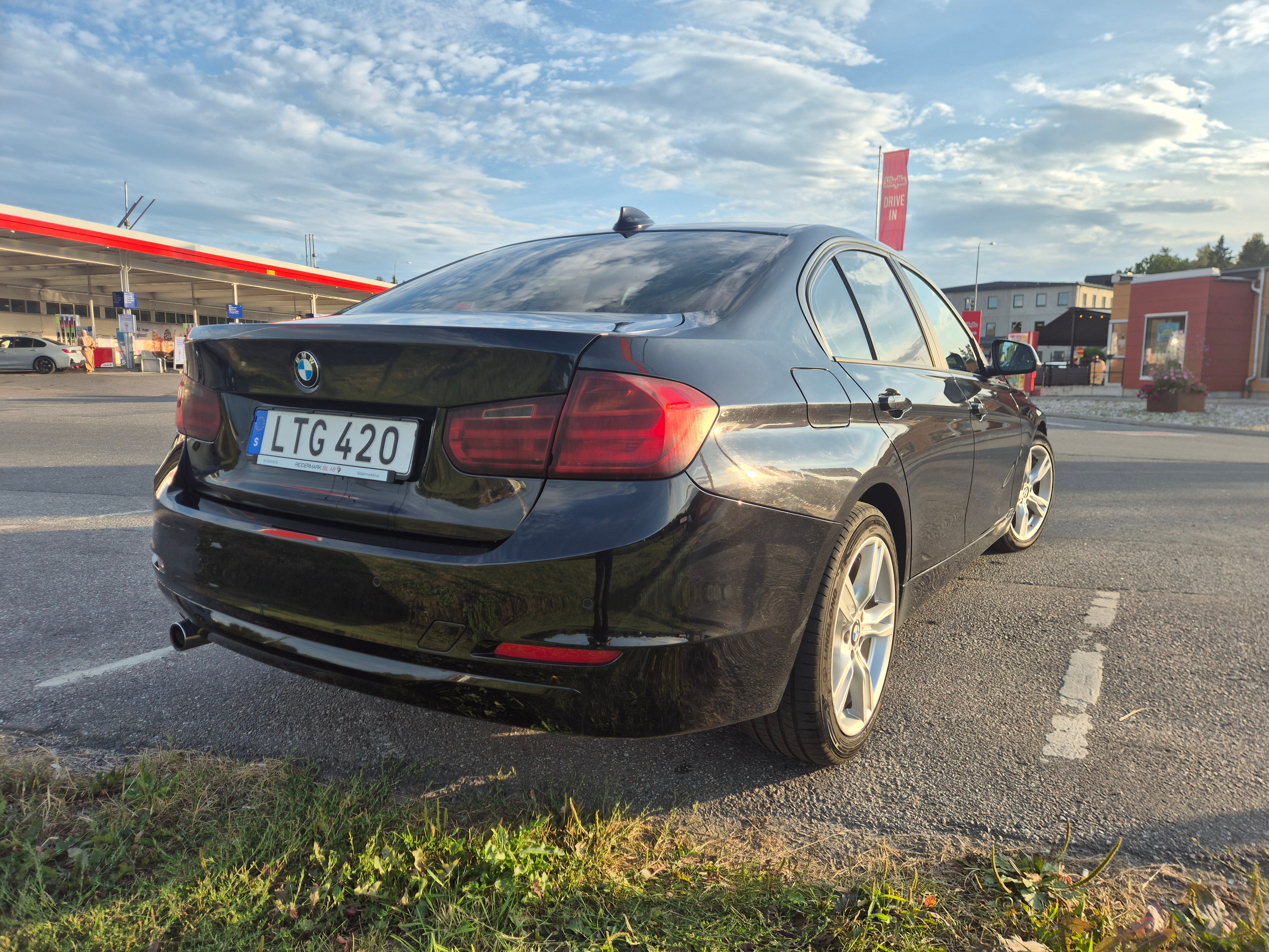 BMW 320 d Sedan Manuell 2012, kuva 4/5