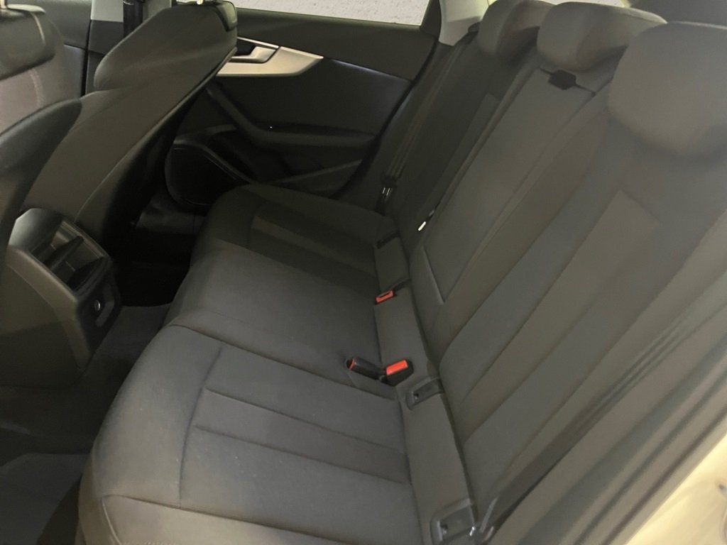 Audi A4 2023, photo 6/7