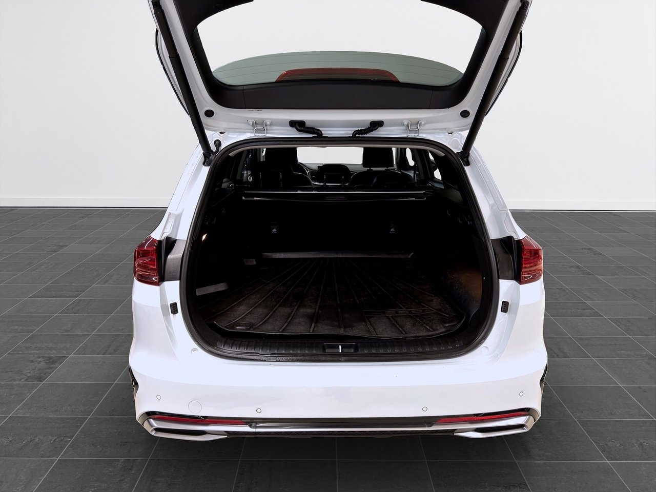 Kia Ceed SW Plug-in Hybrid 141hk Advance 2023, photo 7/17