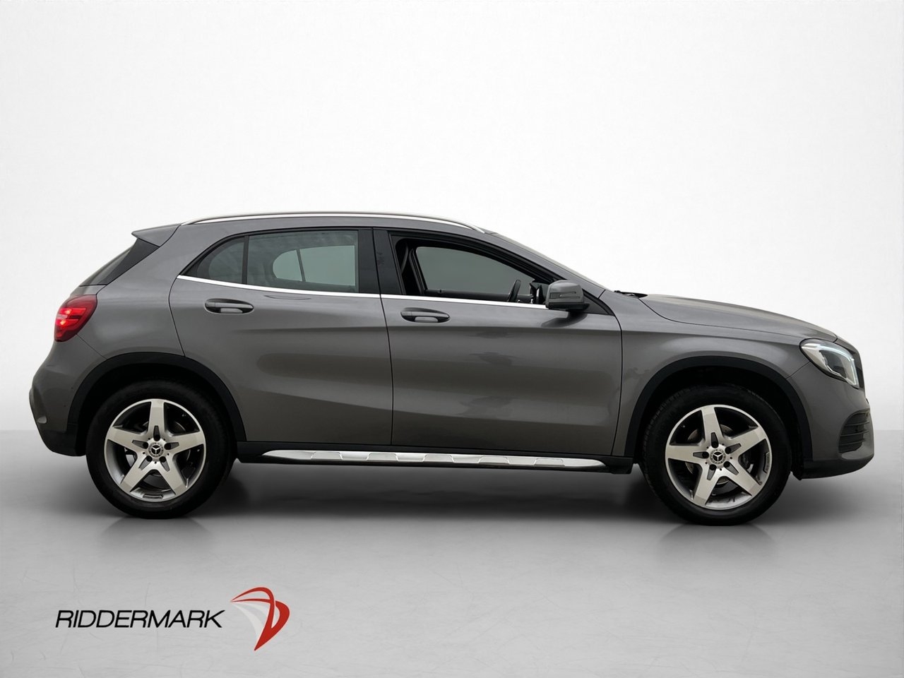 Mercedes-Benz GLA 200 AMG Line Pano 2020, bild 4/34