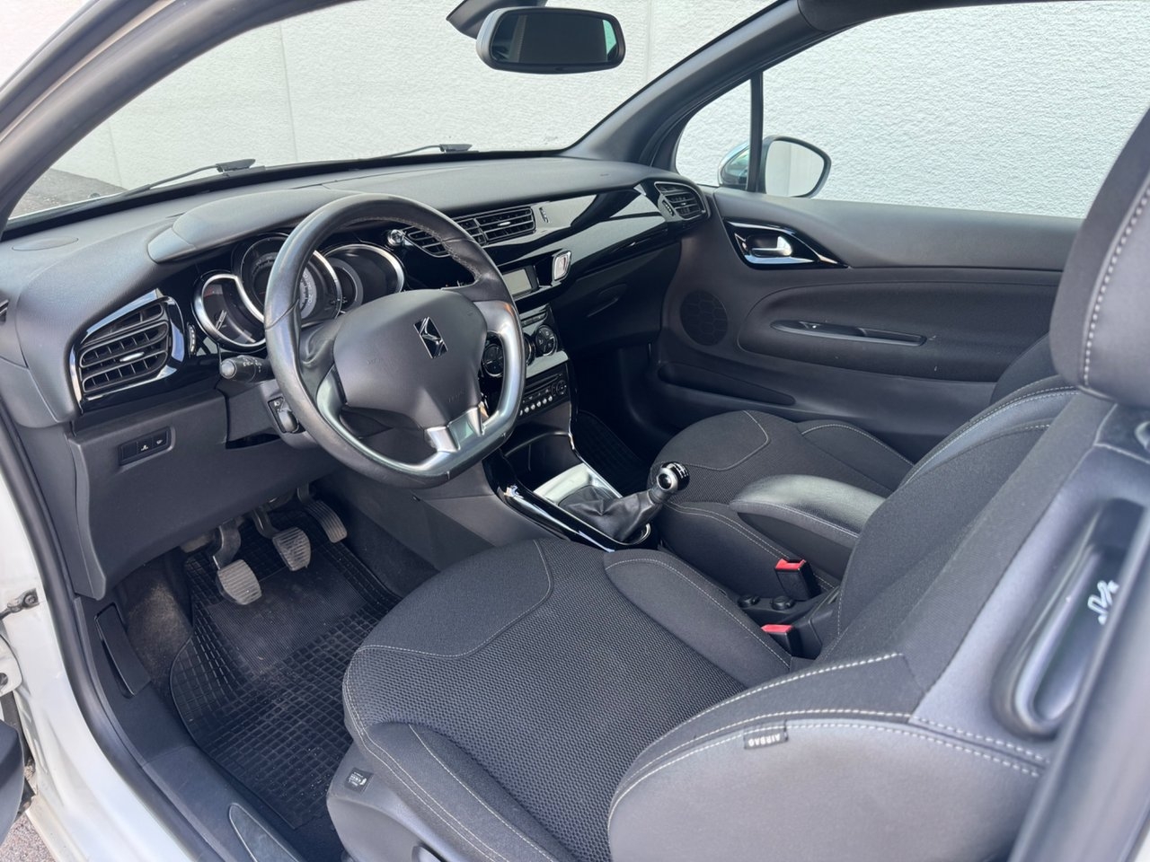 Citroen DS3 1.6 e-HDi Airdream 2013, kuva 6/17