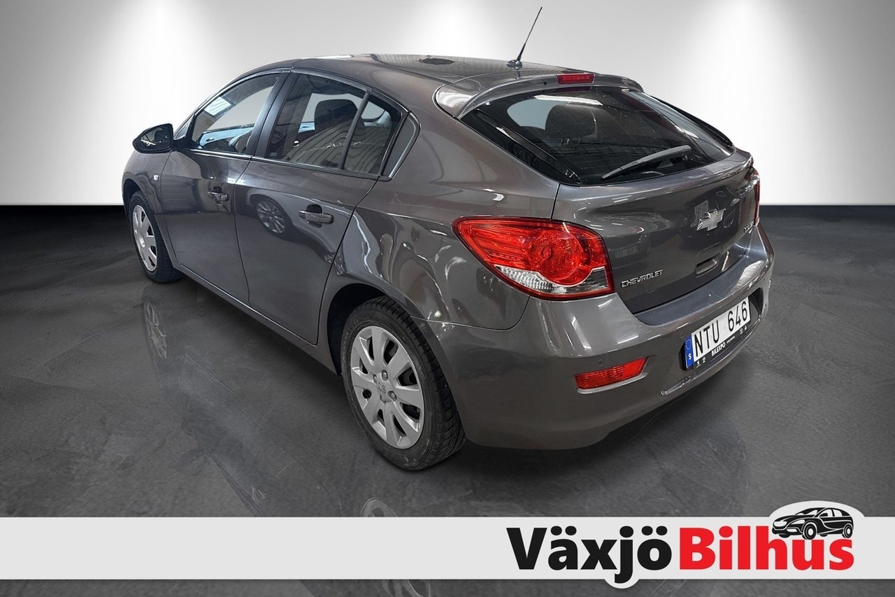 Chevrolet Cruze Halvkombi 2012, bild 3/8