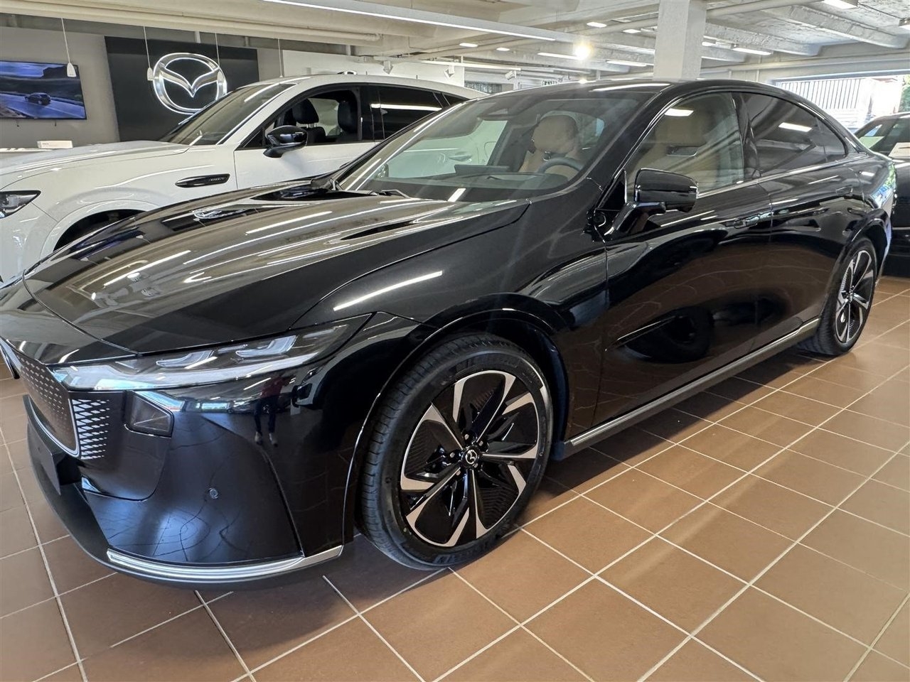 Mazda 6 e 258 hk, 68.8 kWh, Takumi Plus 2025, bild 2/5