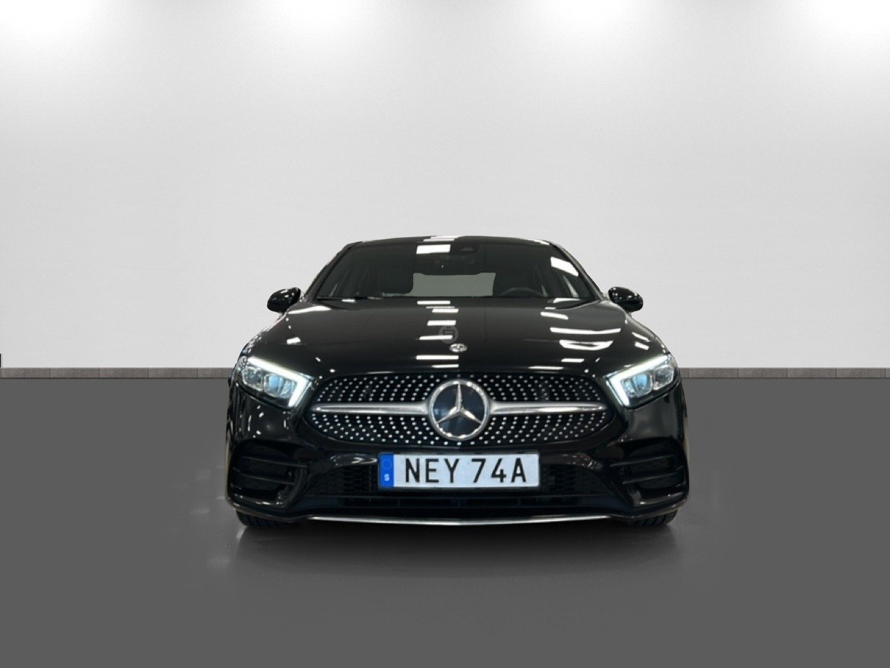 Mercedes-Benz A 200 Sedan AMG Line 2020, bild 2/22