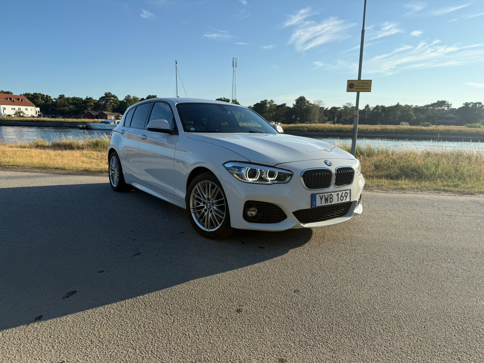 BMW 120 i 5-dörrars Steptronic 2019, bild 2/13