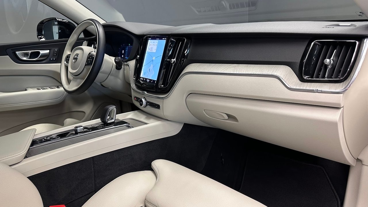 Volvo XC60 2023, kuva 7/23