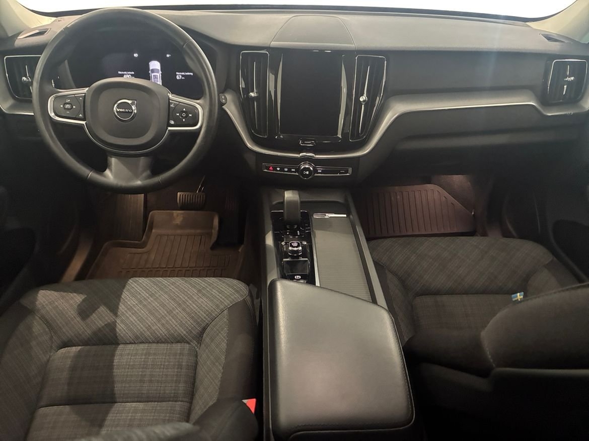 Volvo XC60 Recharge T6 Core Edition 2023, photo 6/10