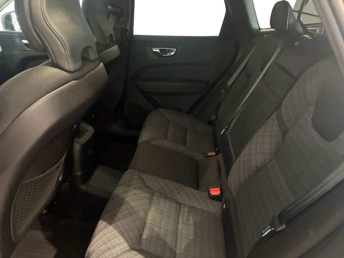 Volvo XC60 Recharge T6 Core Edition 2023, photo 7/10