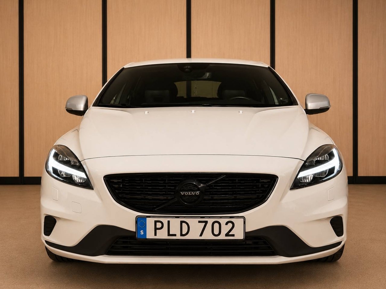 Volvo V40 D2 Geartronic R-Design Euro 6 2018, photo 2/11