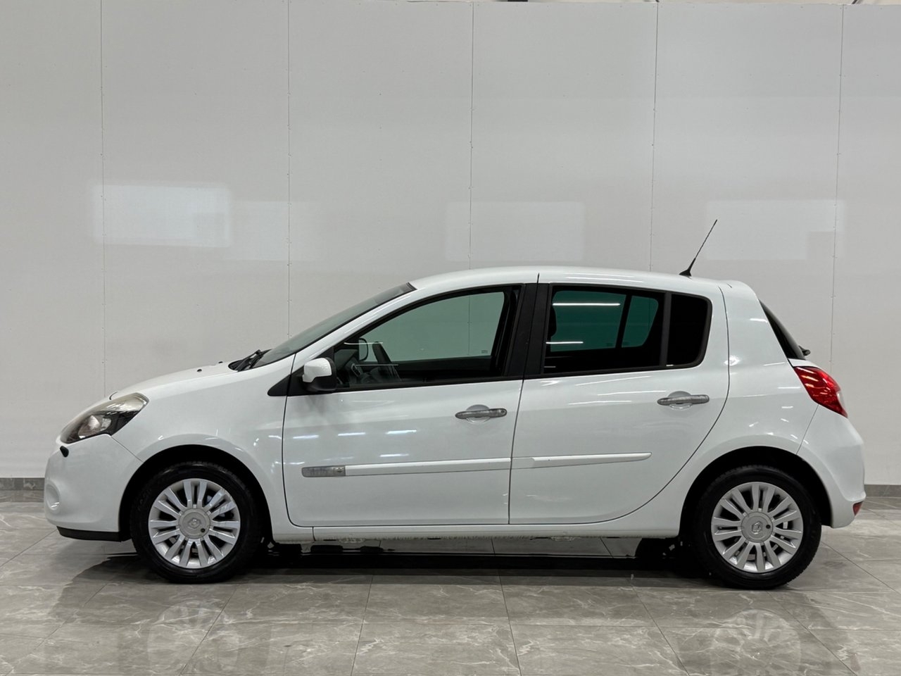 Renault Clio 5-dörrars Halvkombi 1.2 2010, bild 7/10