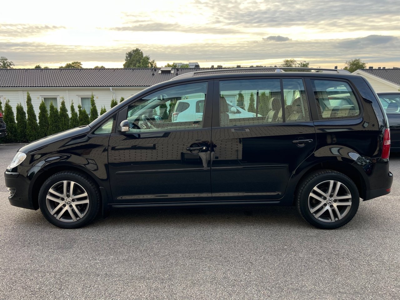 Volkswagen Touran 2007, kuva 6/10