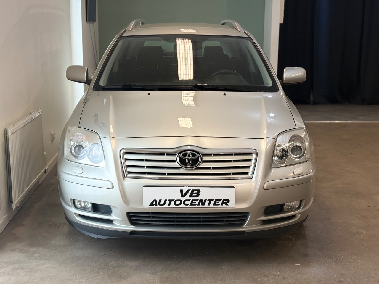 Toyota Avensis Kombi 2.4 D-4 VVT-i 2005, bild 2/7
