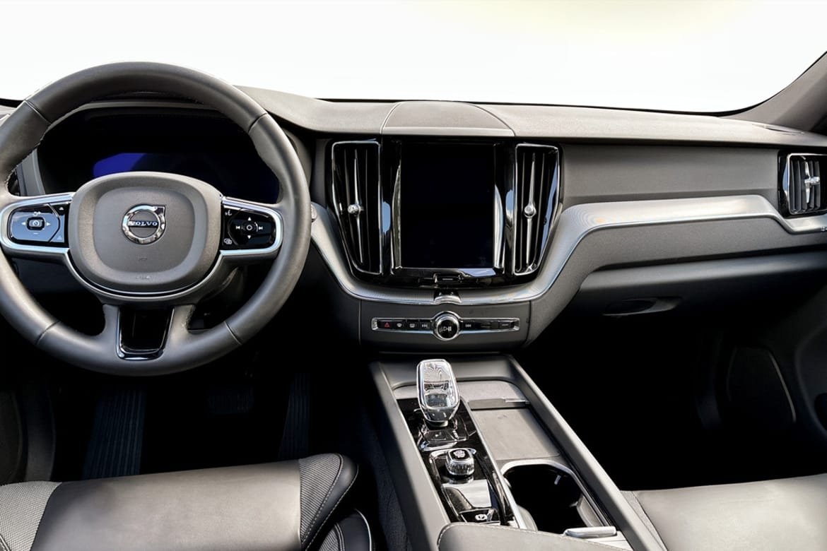 Volvo XC60 T6 Plus Dark Edition 2025, kuva 4/9