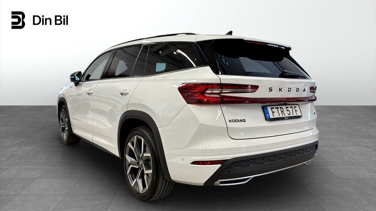 Skoda Kodiaq Sportline iV 1,5 TSI DSG 2026, photo 3/10
