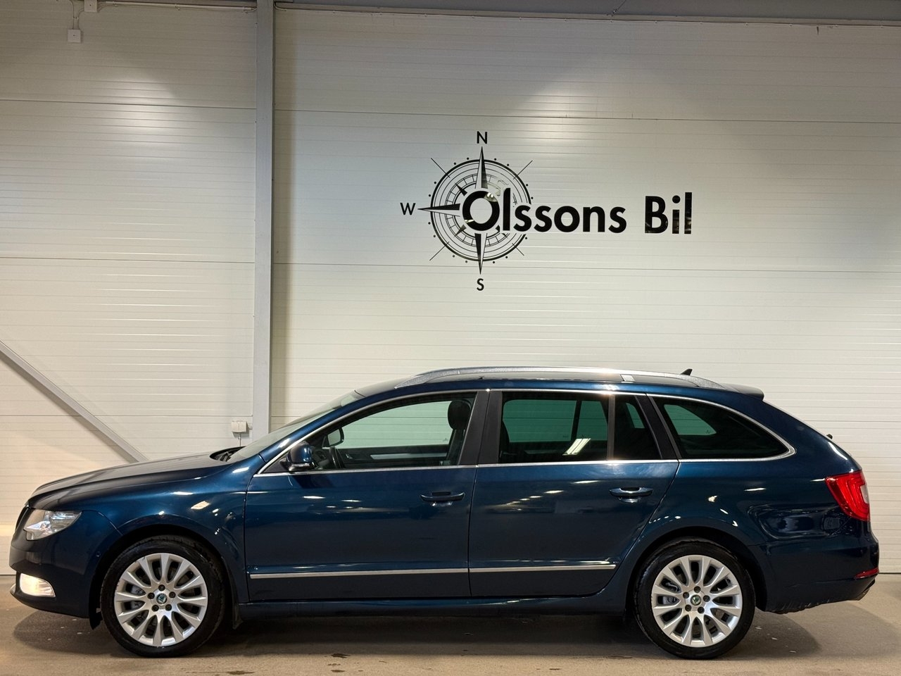 Skoda Superb 2012, bild 4/18