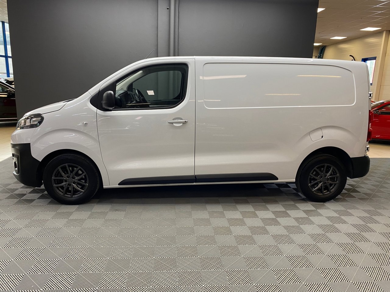 Citroen Jumpy 2023, photo 2/11