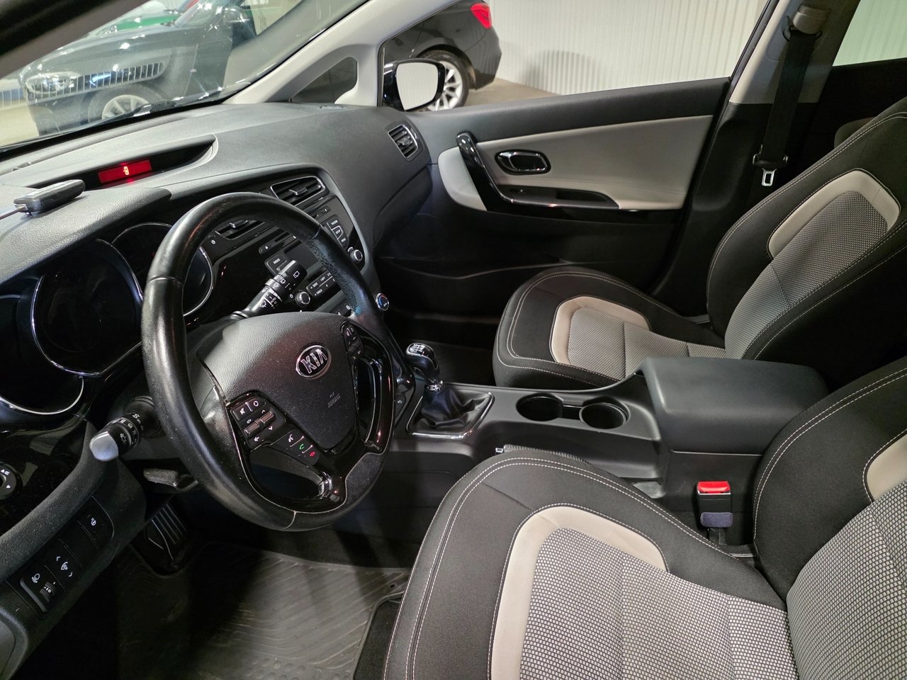 Kia Ceed 2015, bild 6/9