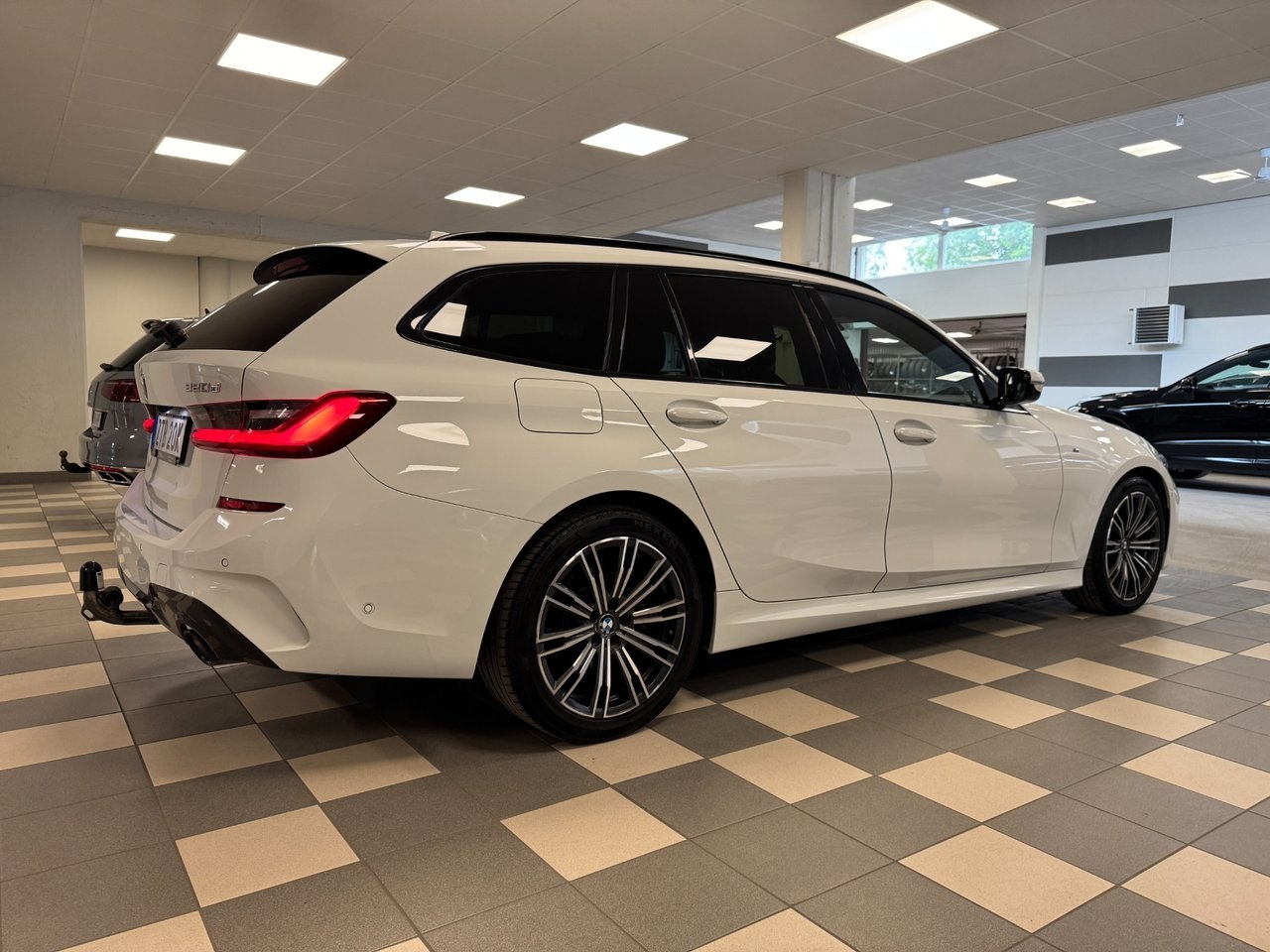 BMW 320 2021, bild 6/10
