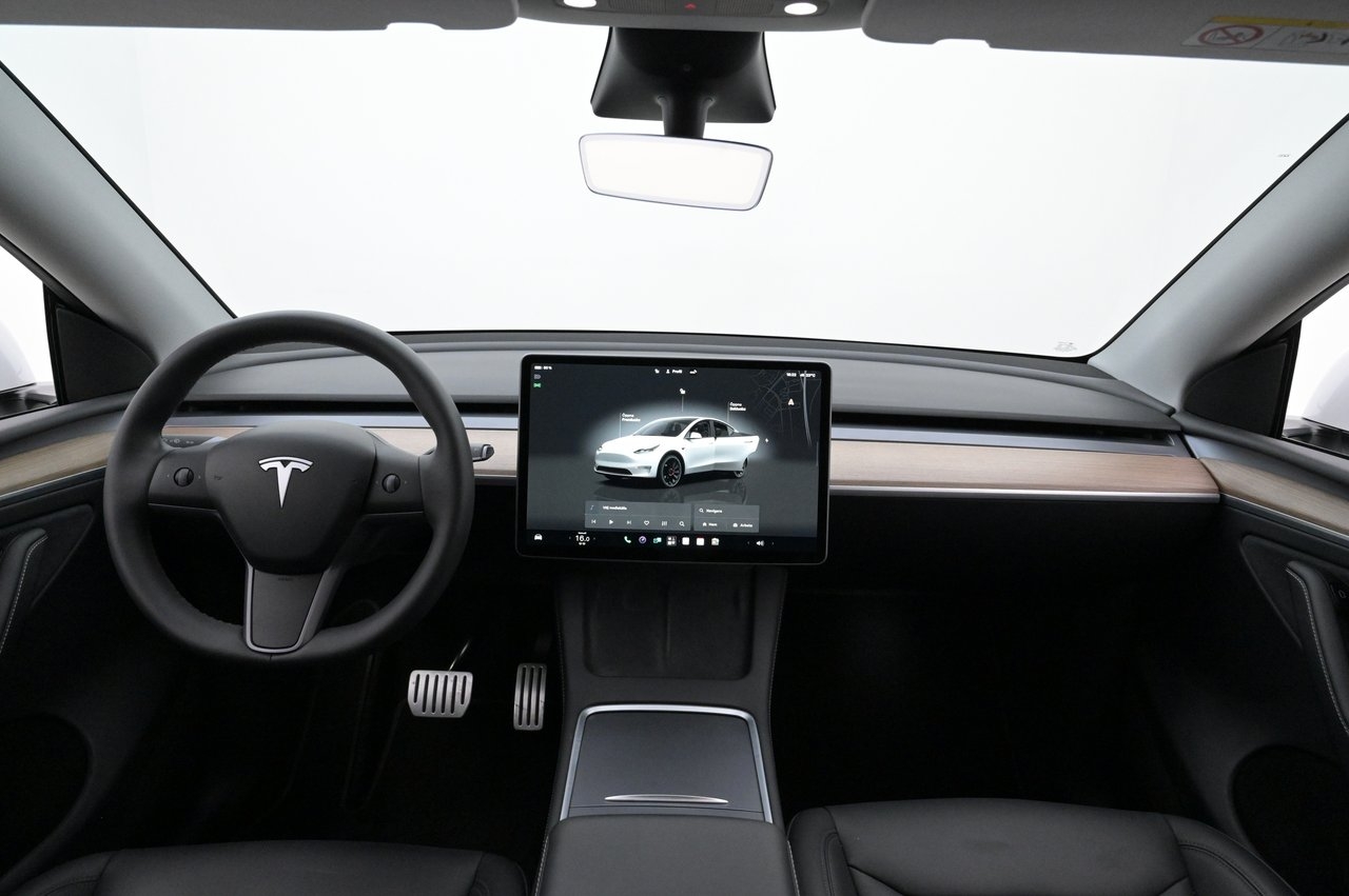 Tesla Model Y Performance Autopilot 2024, photo 6/10