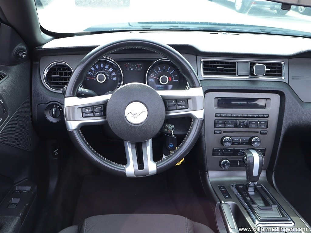 Ford Mustang V6 Cab 305hk 2013, bild 6/10