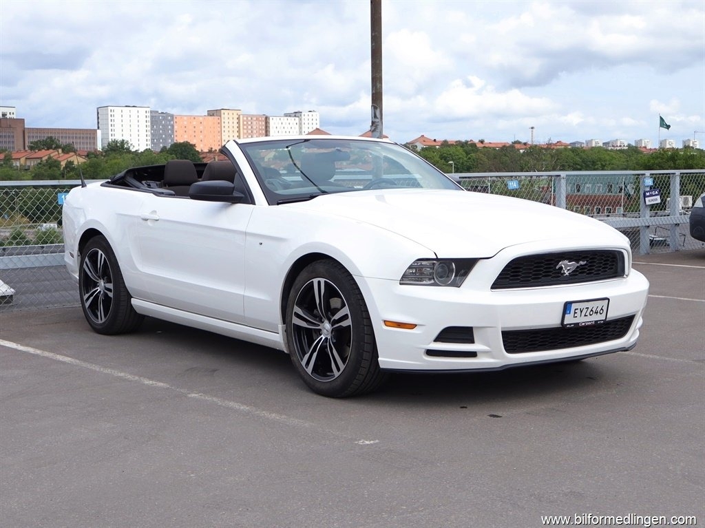 Ford Mustang V6 Cab 305hk 2013, bild 2/10