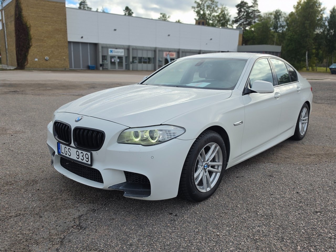 BMW 523