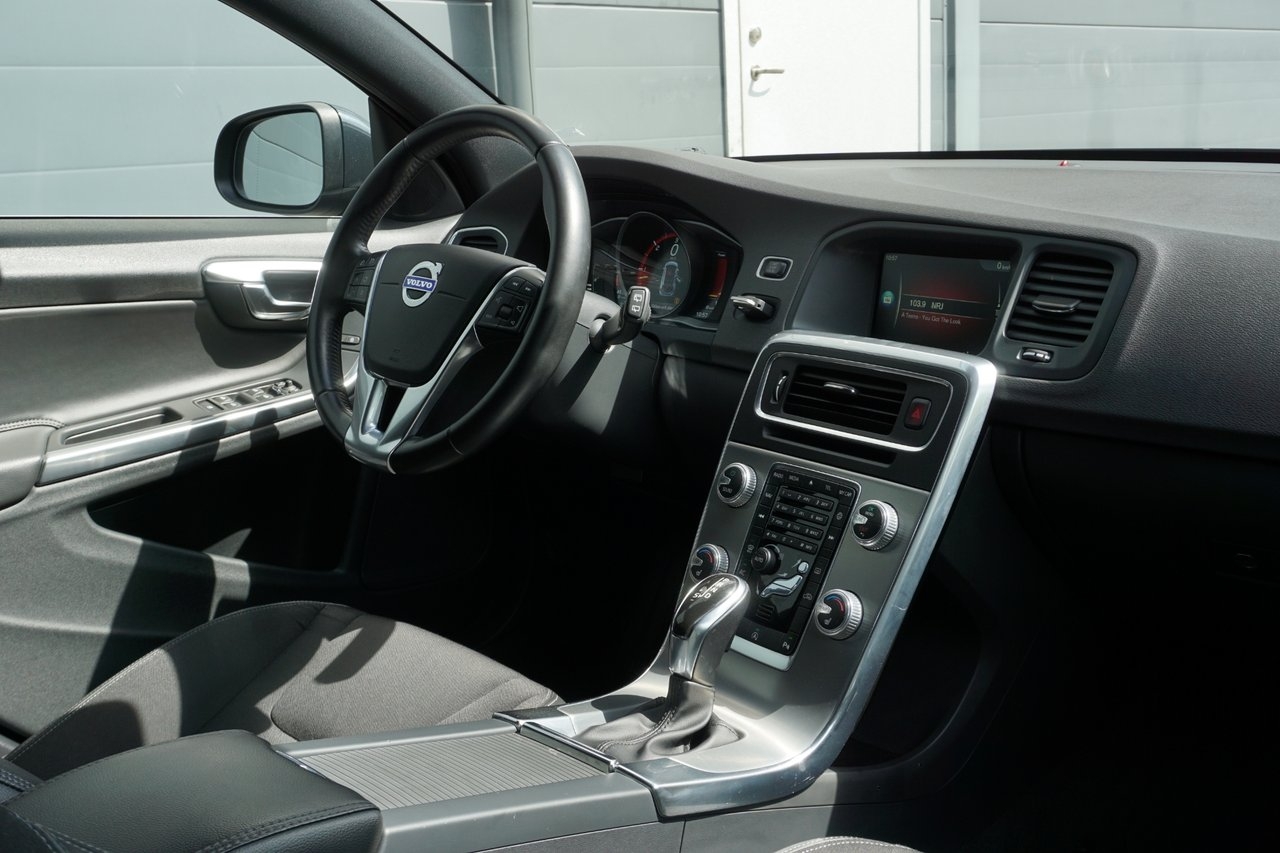 Volvo V60 2016, photo 2/24