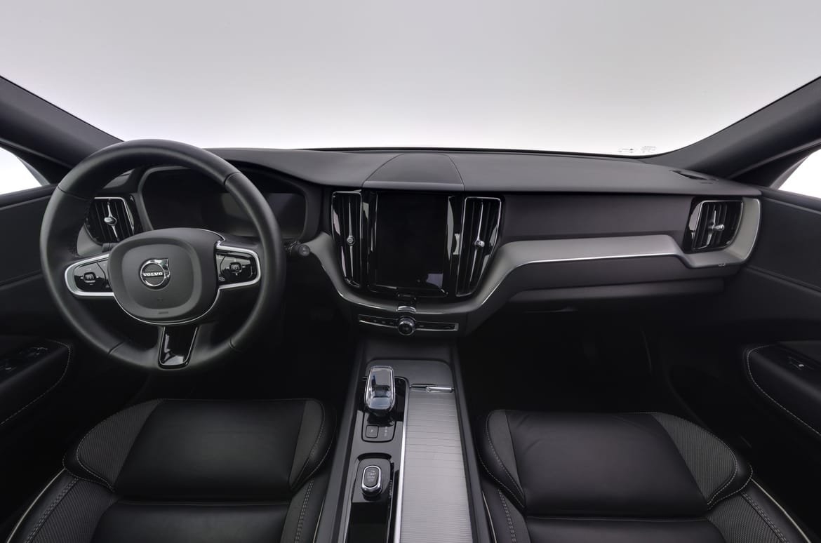 Volvo XC60 T6 Plus Dark Edition 2025, photo 7/34