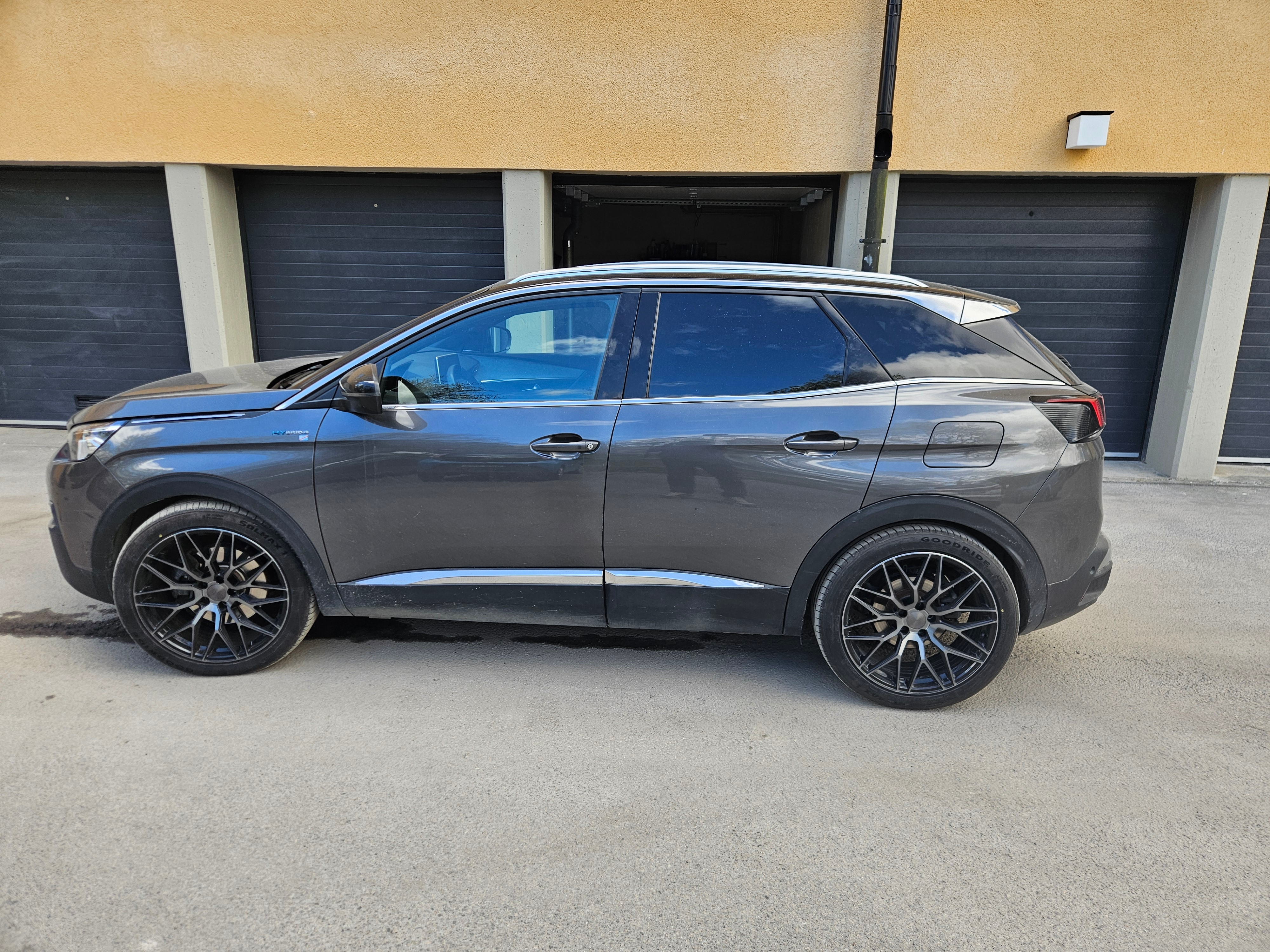 Peugeot 3008 GT HYBRID4 EAT 2020, bild 2/10