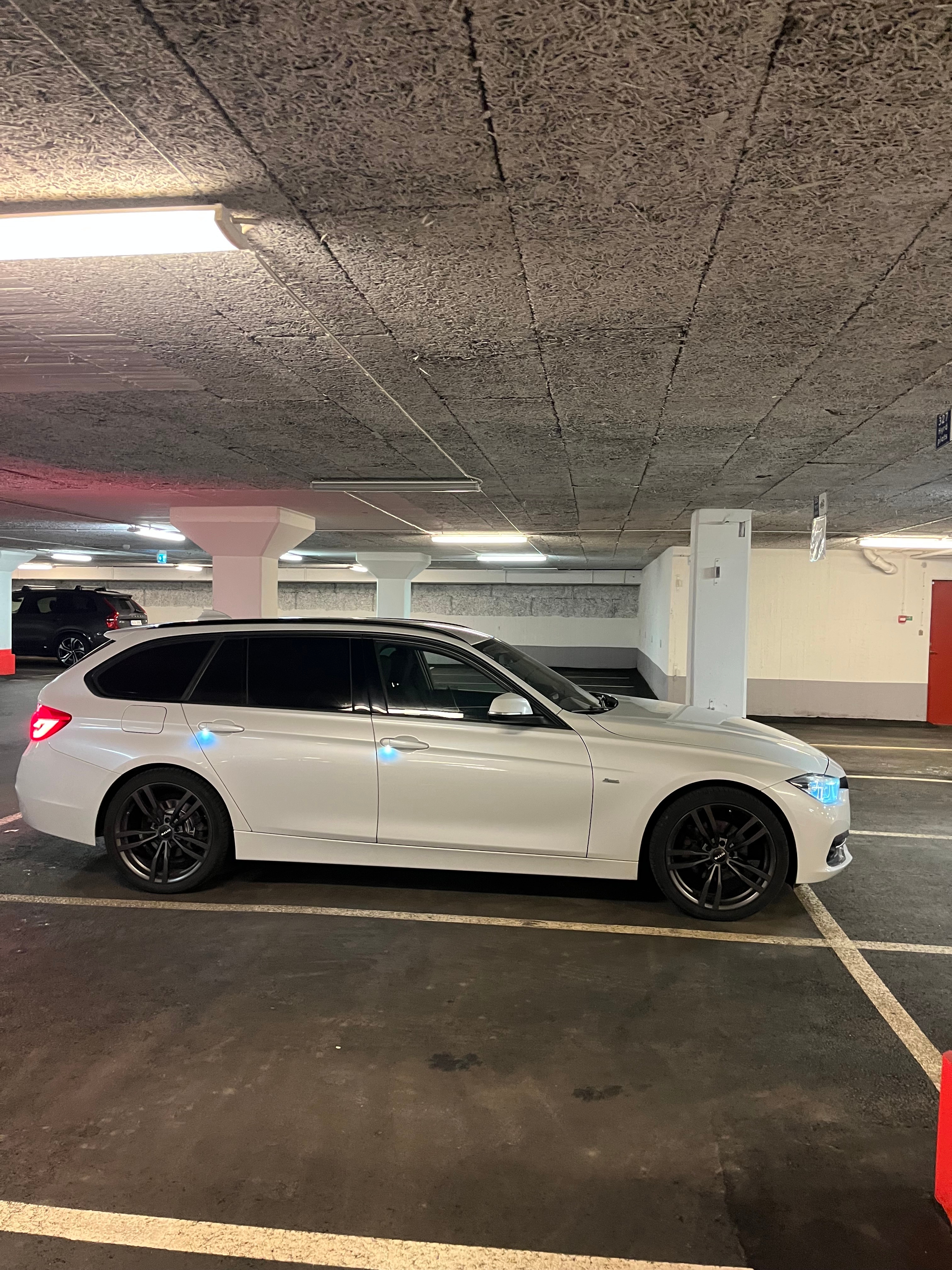 BMW 320 d Touring 2016, photo 5/21