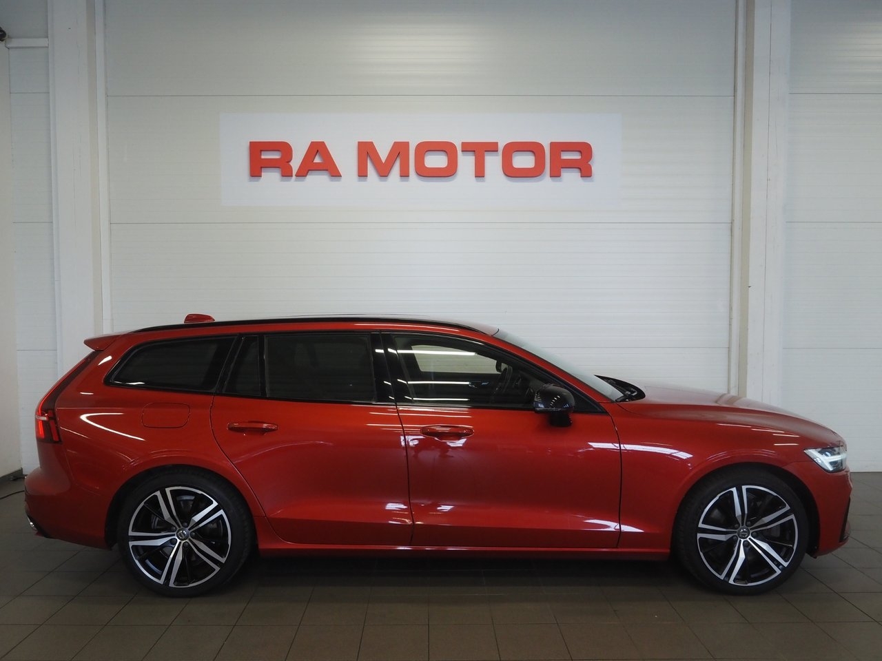 Volvo V60 2021, kuva 4/10