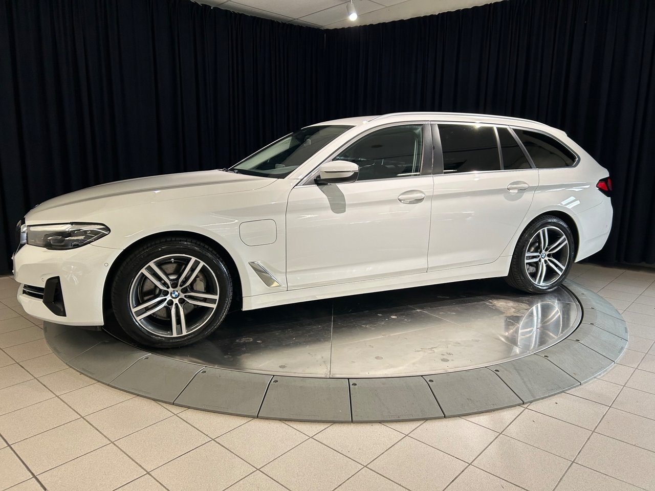 BMW 530 e xDrive DRAG SKINN HiFi 292 hk 2021, bild 4/10