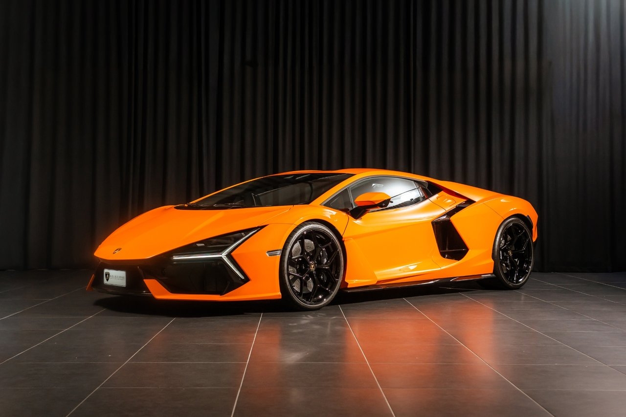 Lamborghini Revuelto