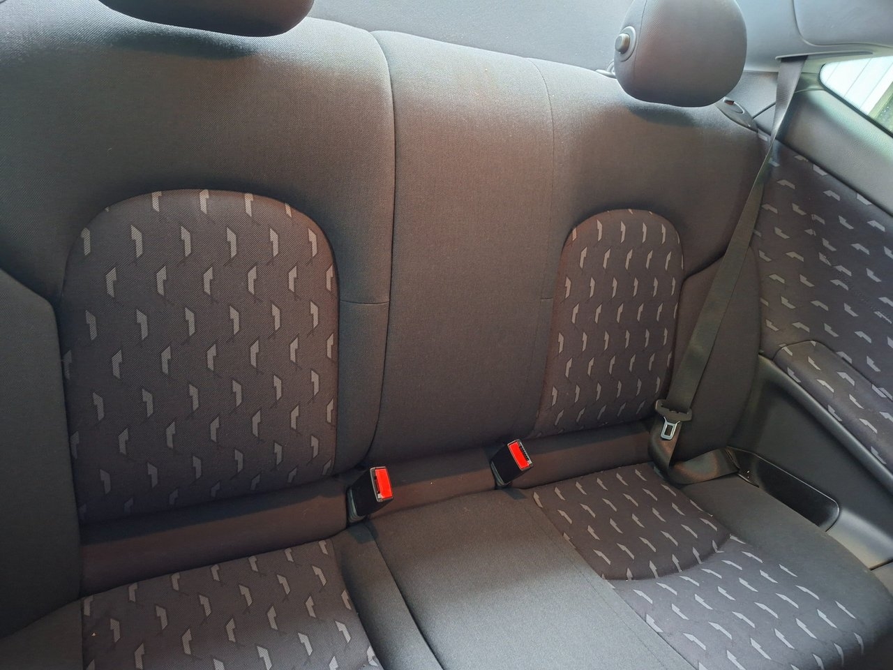 Mercedes-Benz C 2004, kuva 7/8
