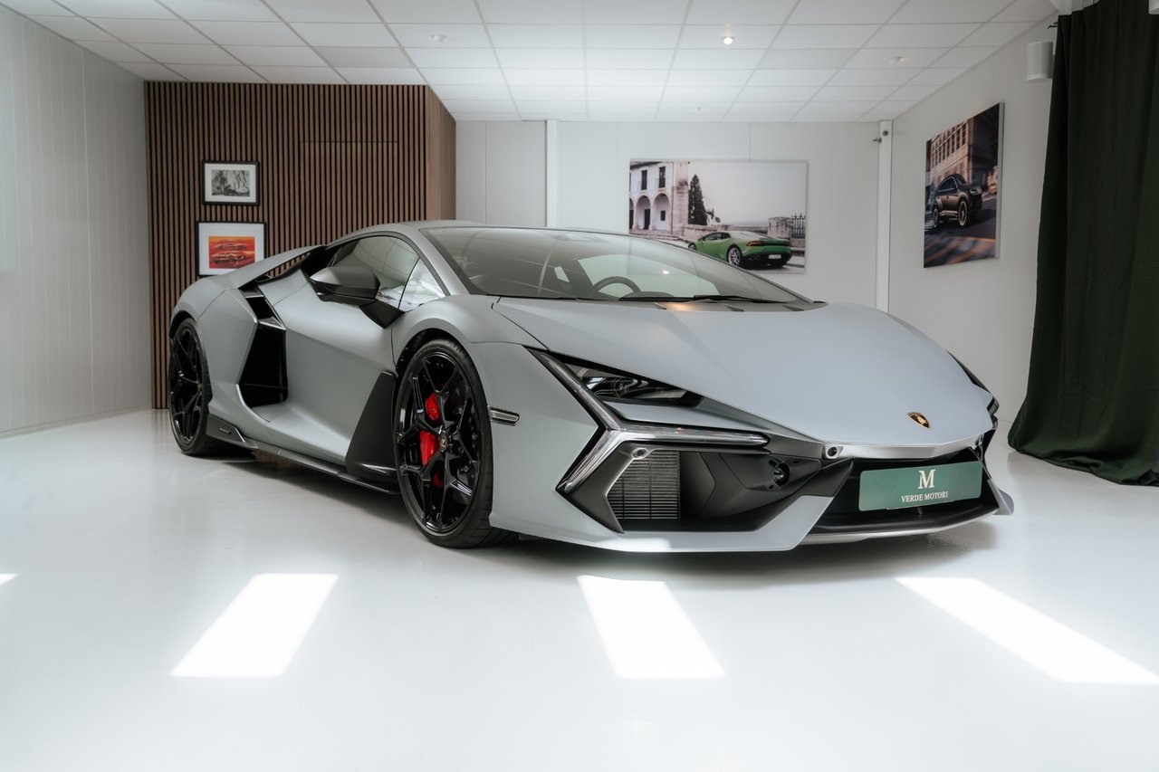 Lamborghini Revuelto