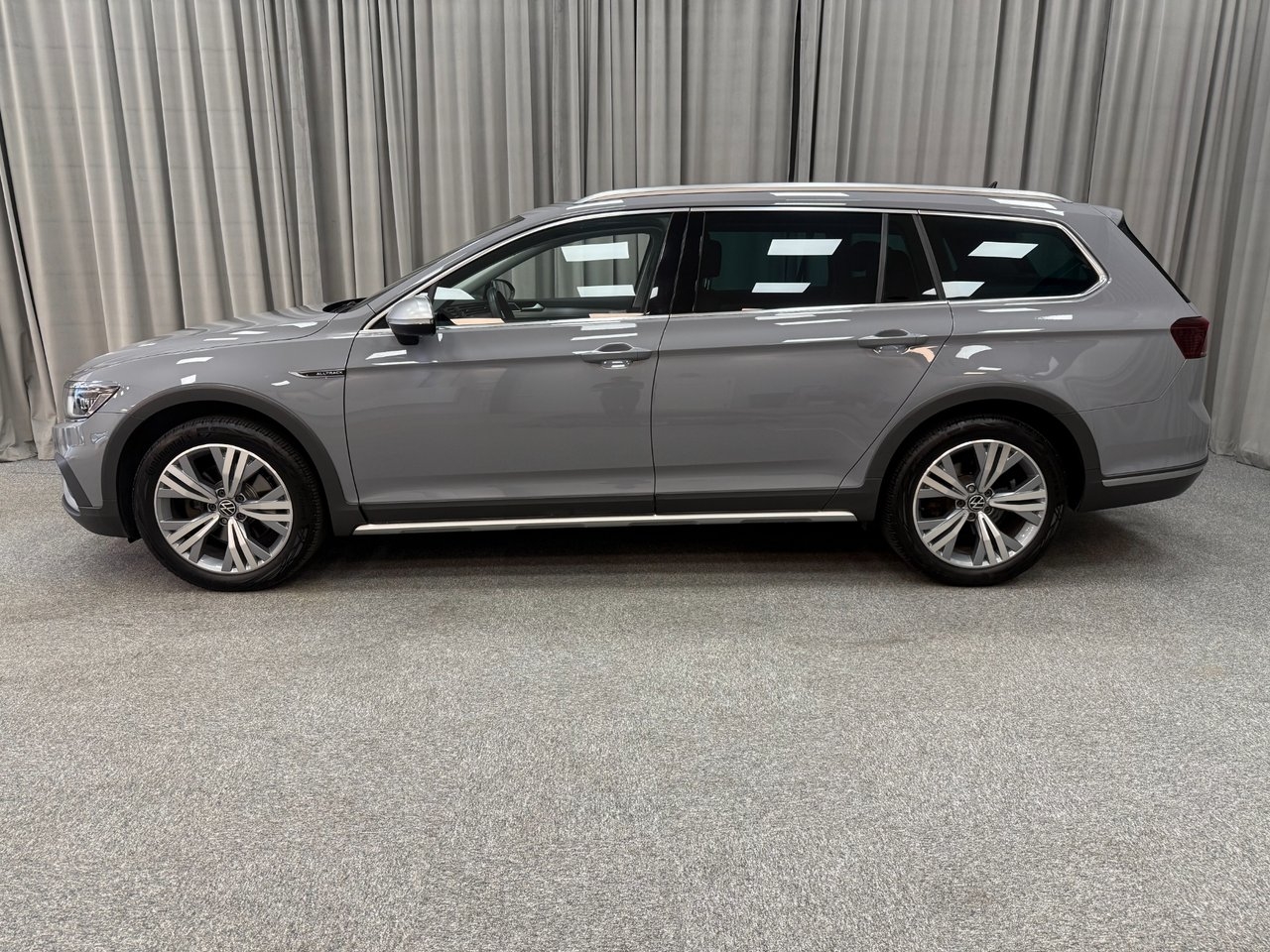 Volkswagen Passat 2024, bild 2/17