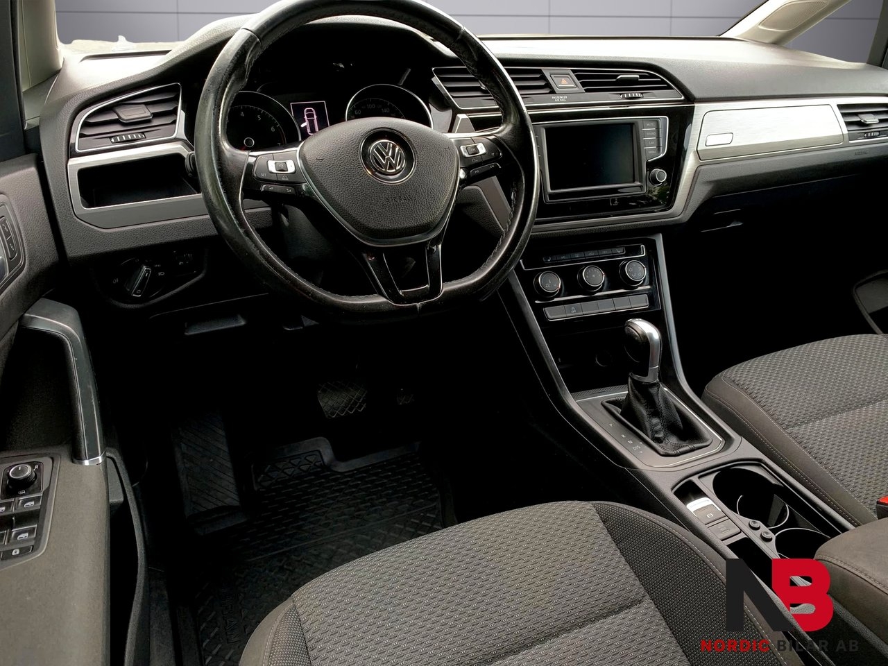 Volkswagen Touran 2016, photo 5/20