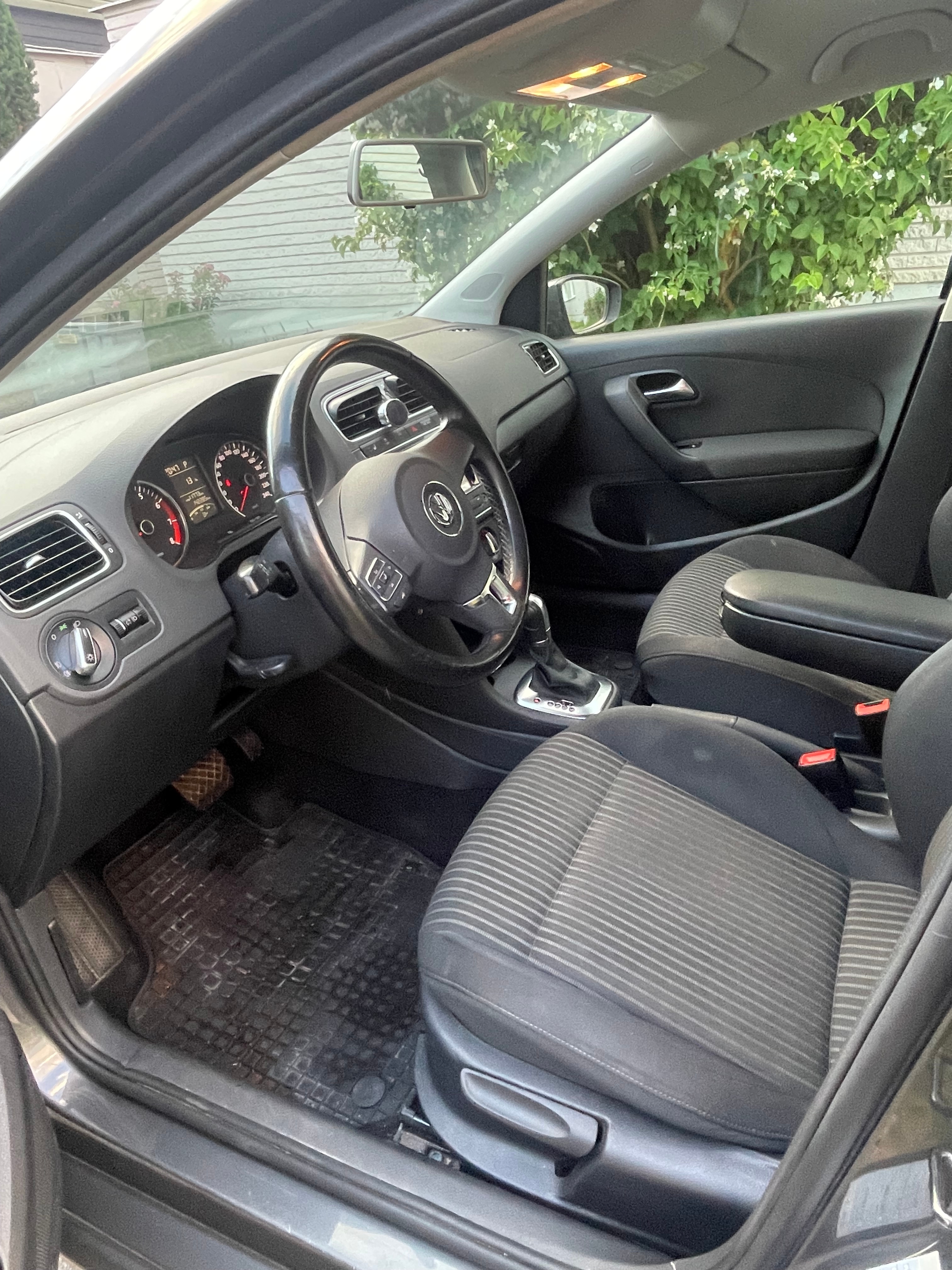 Volkswagen Polo 2011, bild 4/10