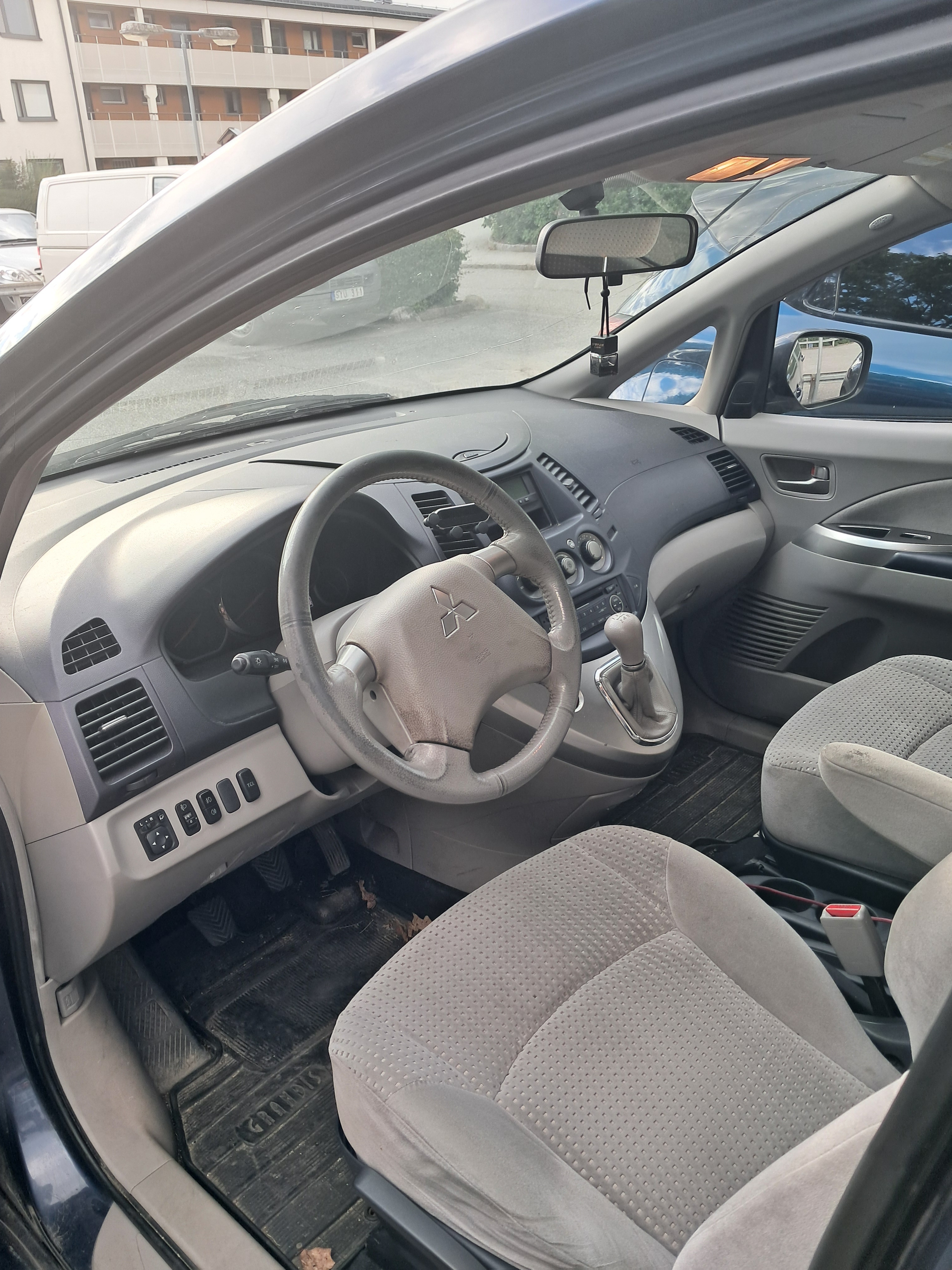 Mitsubishi Grandis 2.4 2004, bild 3/5
