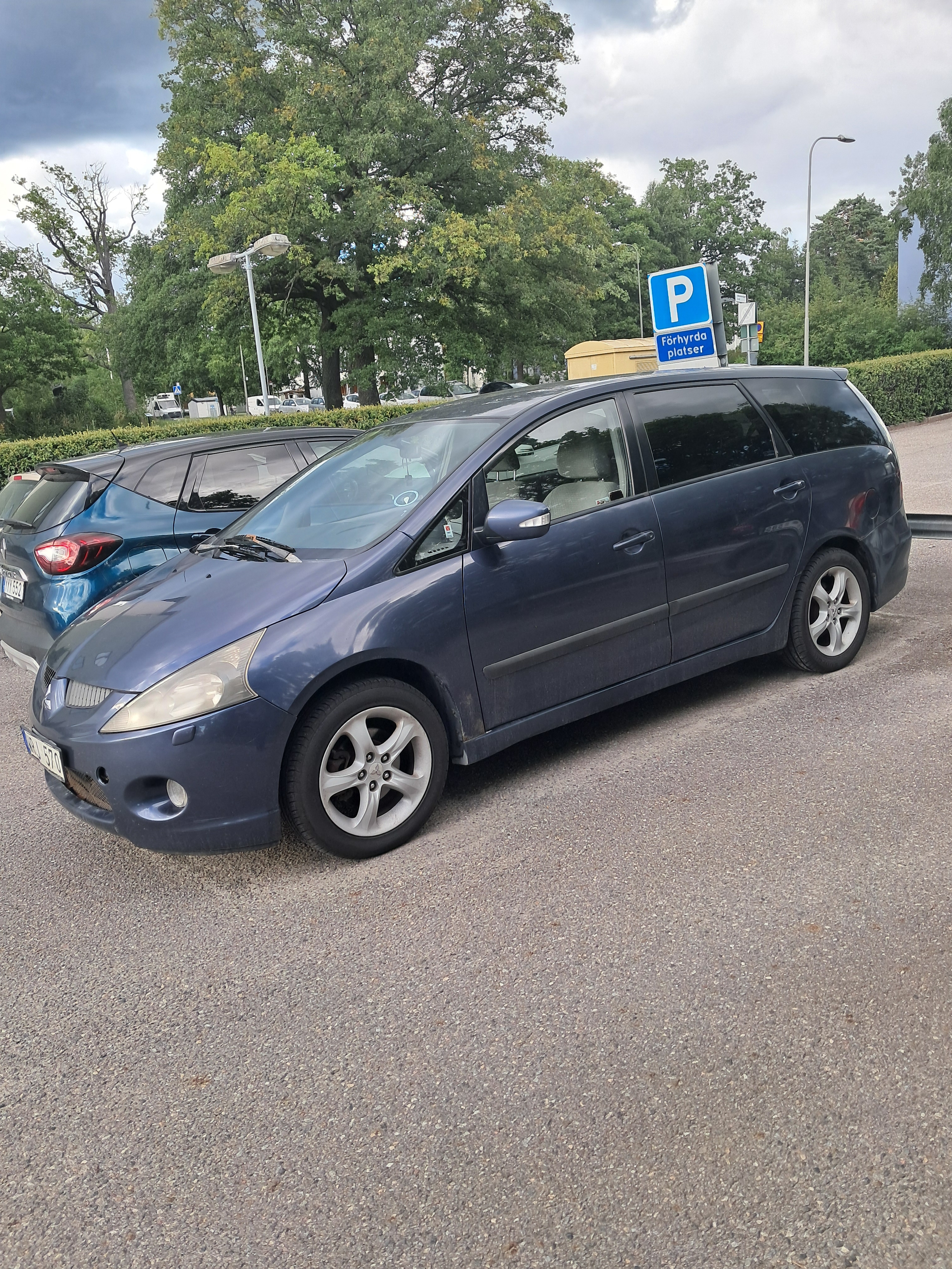Mitsubishi Grandis 2.4 2004, bild 2/5