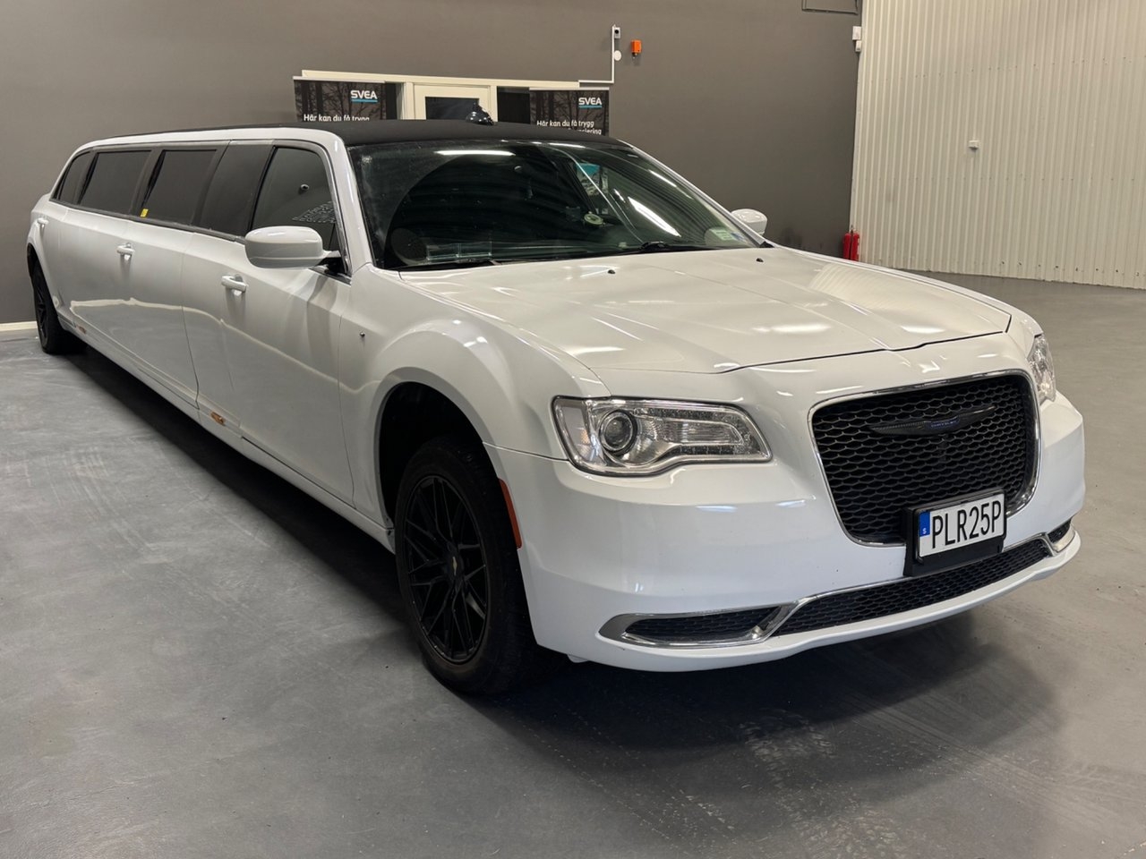 Chrysler 300C 2017, kuva 2/17